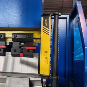 DA53T 300Ton 3 Meter Sheet Metal Press Brake 4+1 Axis Cnc Press Brake Bending Machine - Image 2